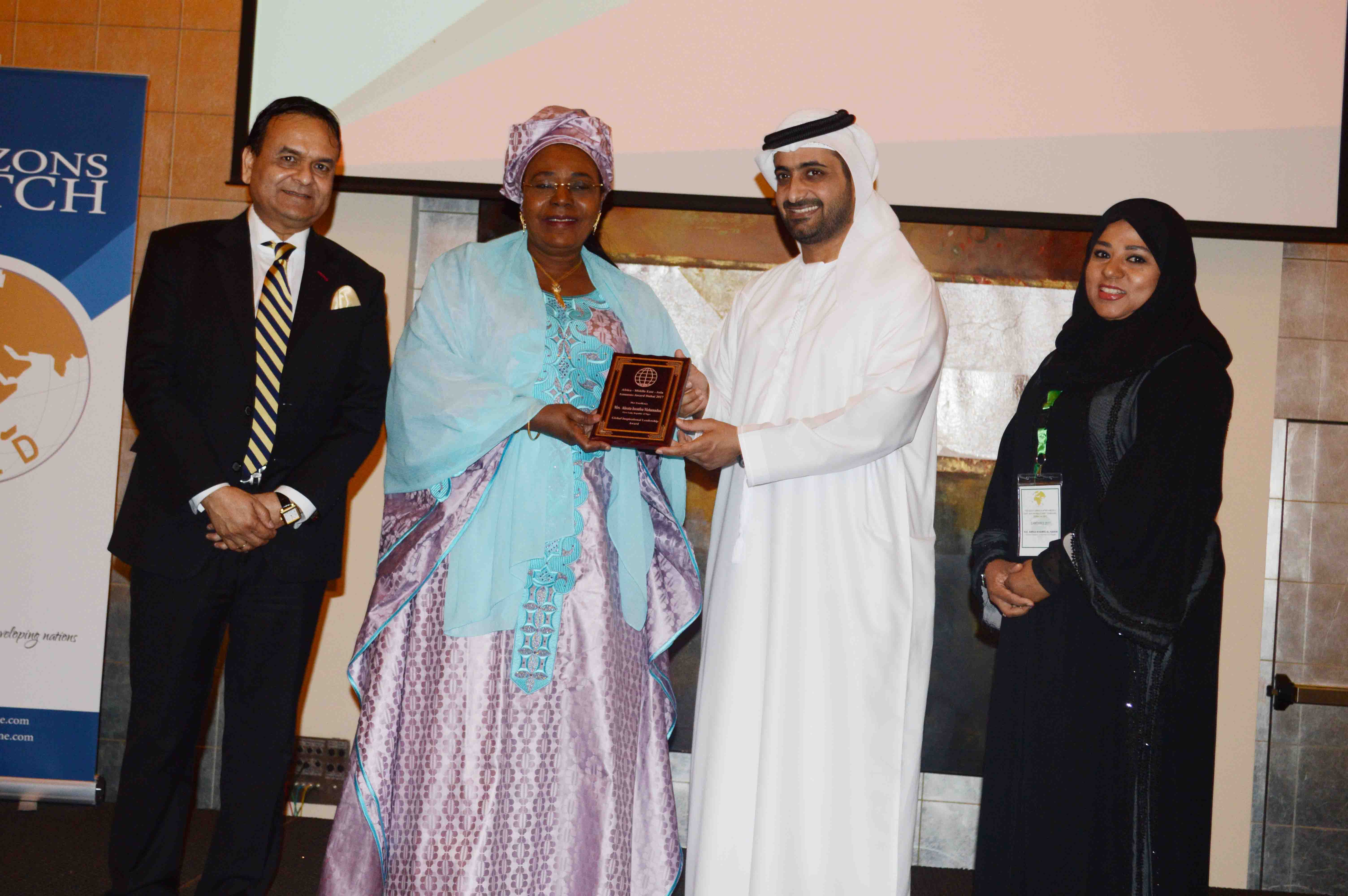 H.E. Aissata Mohammadu Issoufou receiving CELD's Global Female Inspirational Leadership Award during SAMEAWS 2017